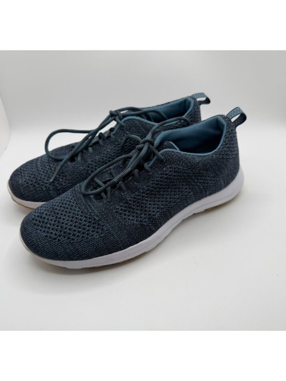 L.L. Bean Summer Sneakers Women Size 8.5M Blue Knit Lace Up Athleisure Shoes